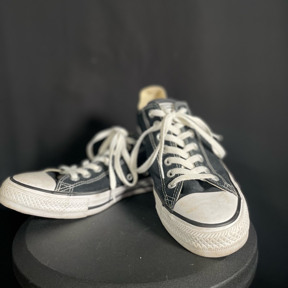 Converse All Star Low Top Chucks Women’s Size 11